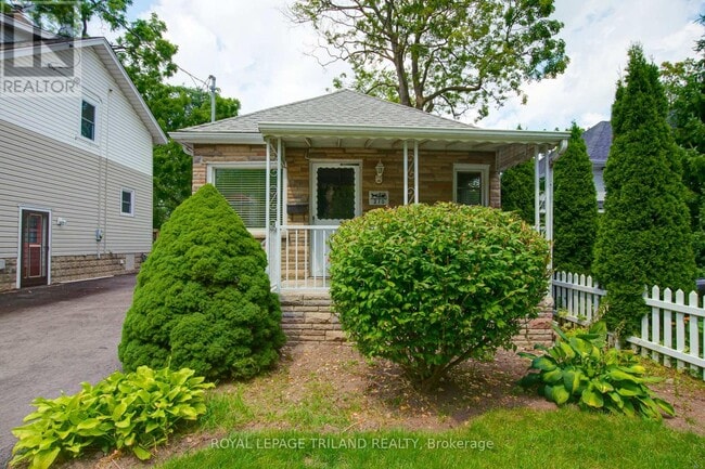 Photo - 210 Emery St E