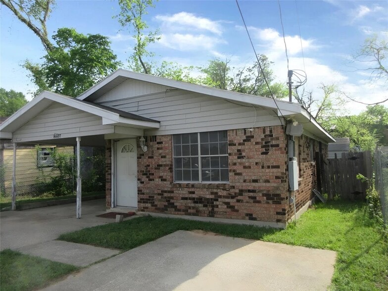8607 Nesom Ct