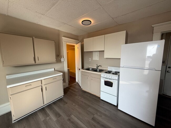 Photo - Cozy Studio with Walk-In Closet in the Hea... Unit Apt 8