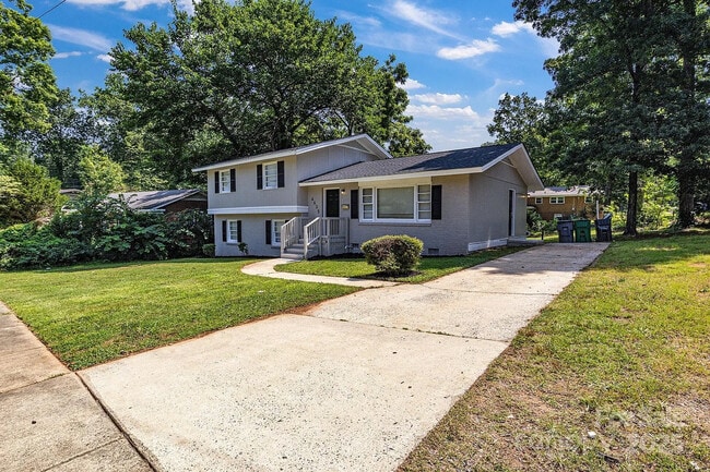 Photo - Room in House on Thornwood Rd