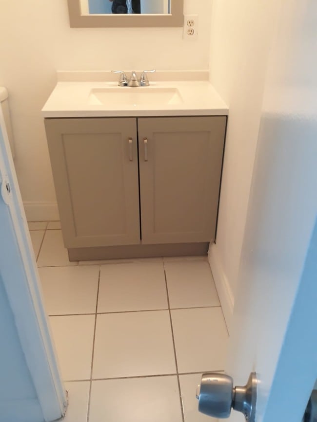 Guest bathroom - 16751 NE 9th Ave Unit 401