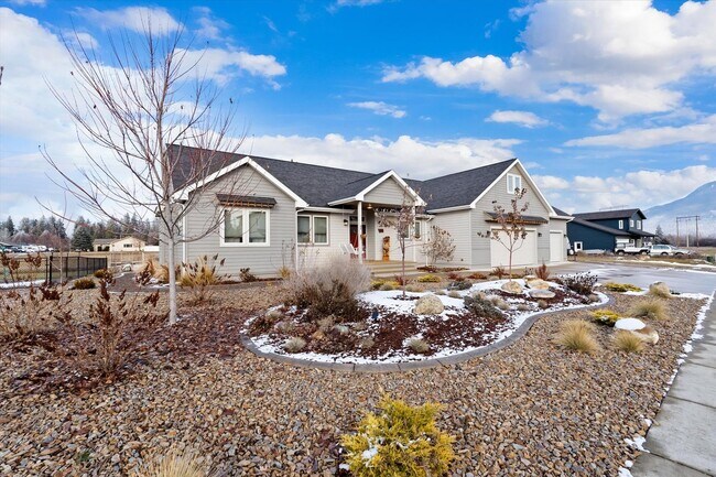1015 Riparian Dr