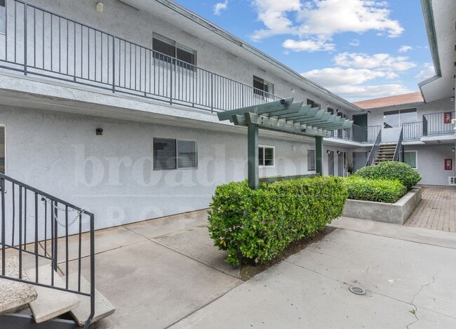 339 W 15th Ave Apts