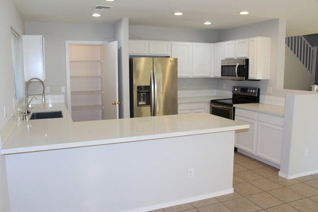 Building Photo - 10817 W Taft St Rental