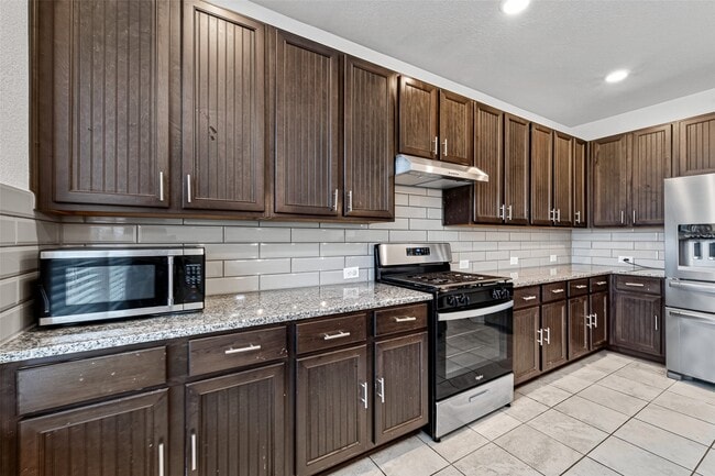 Photo - 25319 Whitehaven Gate St