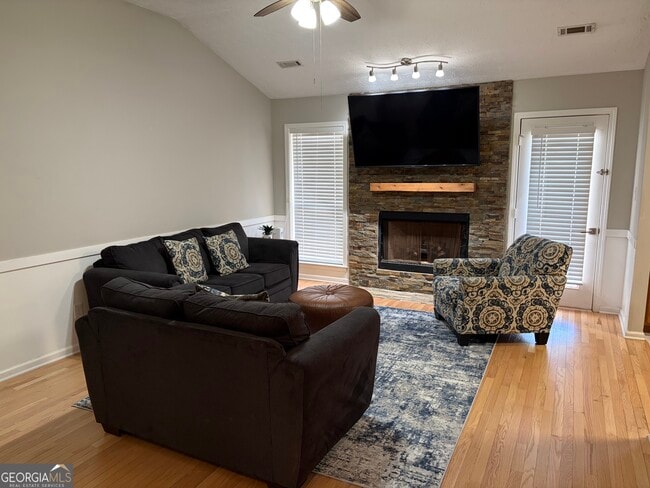 Photo - 245 Braemar Rd