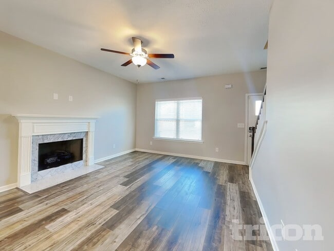 Photo - 143 Edgefield Ct