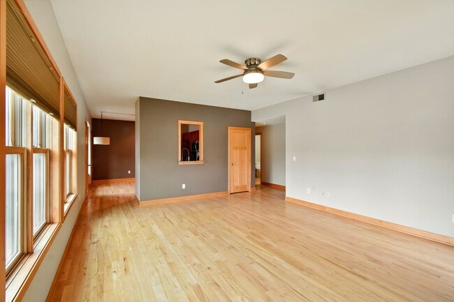 Photo - Newhall 29 LLC Unidad 3