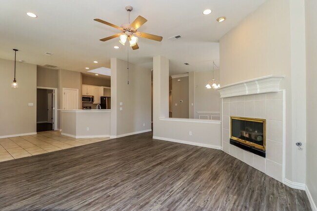 Photo - 414 Hampton Cir