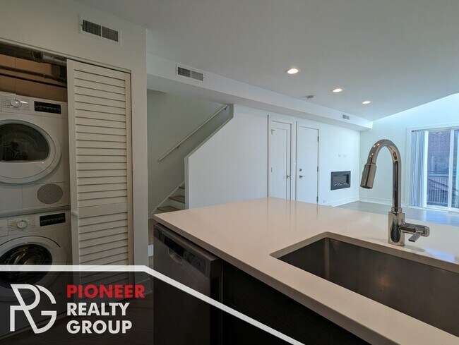 934 W Grace St Unit 1