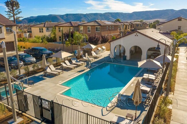 Photo - Stylish 2 Bed + 2.5 Bath Townhome in Murrieta