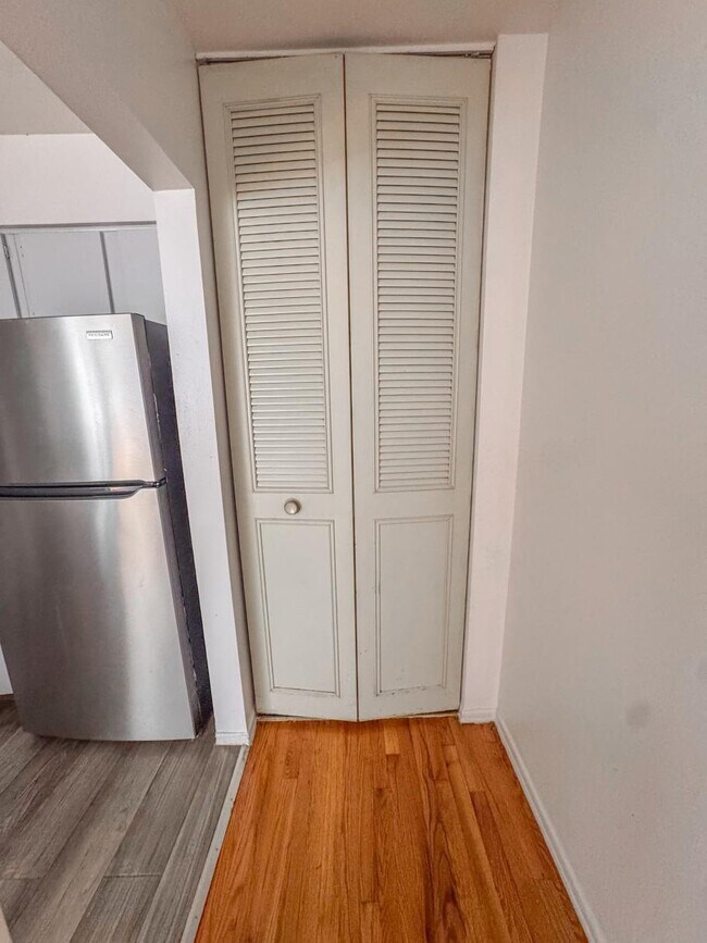 Photo - 6250 N Kenmore Ave