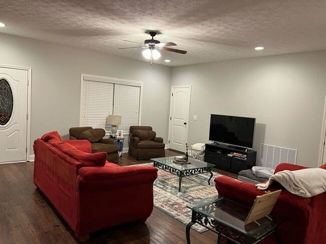 Photo - Updated Duplex in Auburn!
