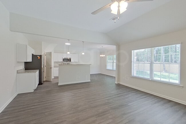 Photo - 111 Live Oak Dr