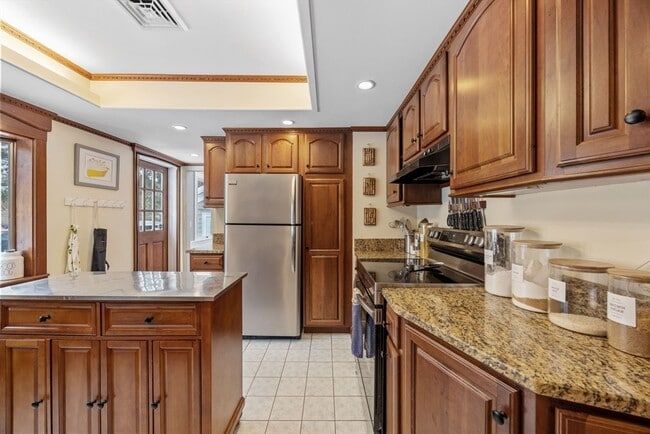 Photo - 19 Blossom Ln