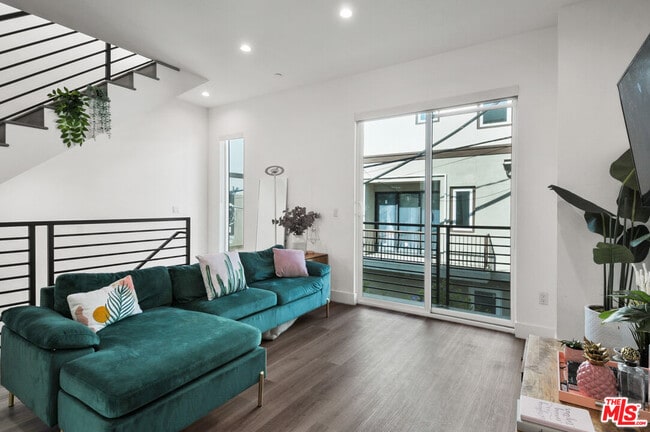 Building Photo - 1255 N Gower St Rental