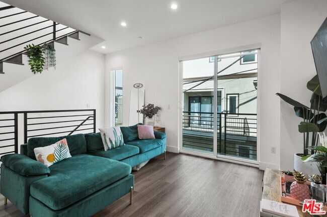 Building Photo - 1255 N Gower St Rental