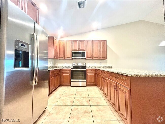 Building Photo - 4035 SW 8th Pl Unit 202 Rental