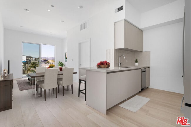 Photo - 1650 Sawtelle Blvd Unidad 405