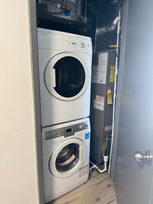 Photo - 258A-258A Sunview St