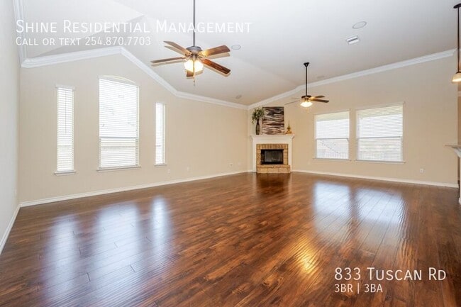 Photo - 833 TUSCAN Rd