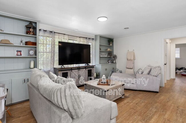 Photo - 1406 Russell Ave