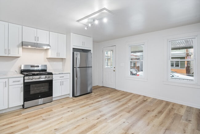 Photo - 2321 Spring St