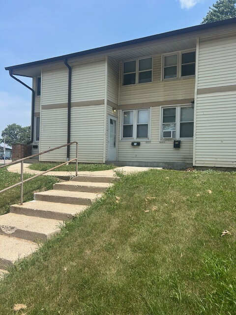 Building Photo - 3 bedroom 1.5 bath now available in the Wo... Unit G Rental