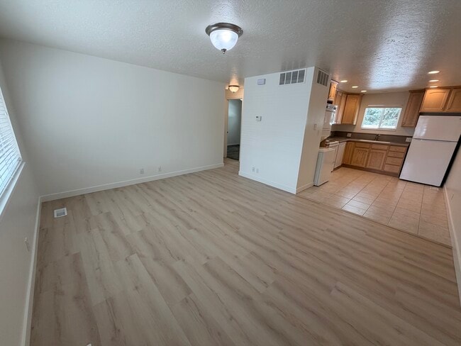 869 N 400 E Unit 869