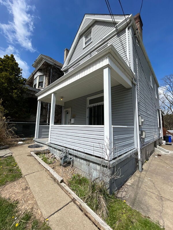 Building Photo - 1367 Montezuma St