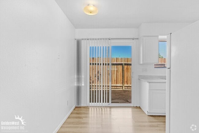 Building Photo - Beautiful 2Bdm 1Ba Apartment with Private ...