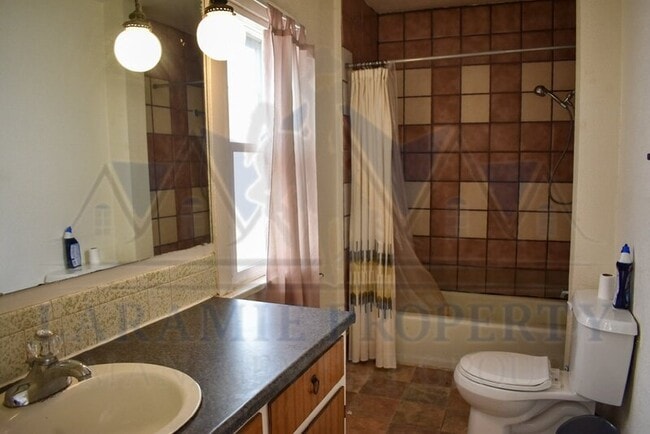 Photo - 208 E Sheridan St