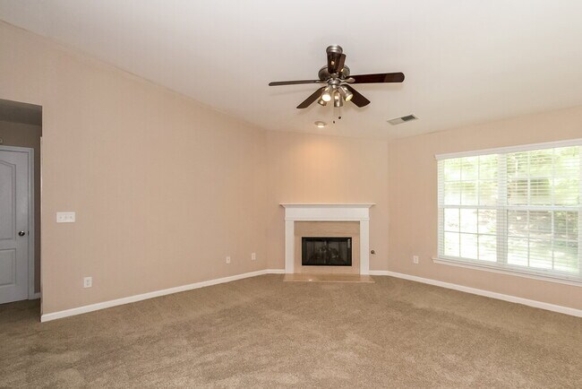 Photo - 353 Hunterian Pl