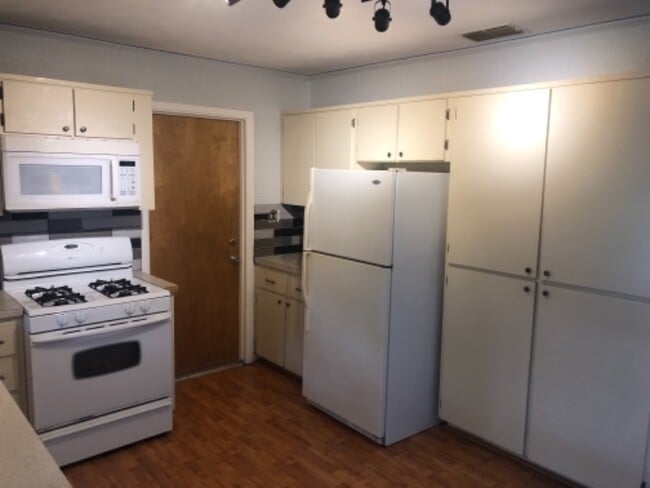 Photo - 157 N Rhodes St