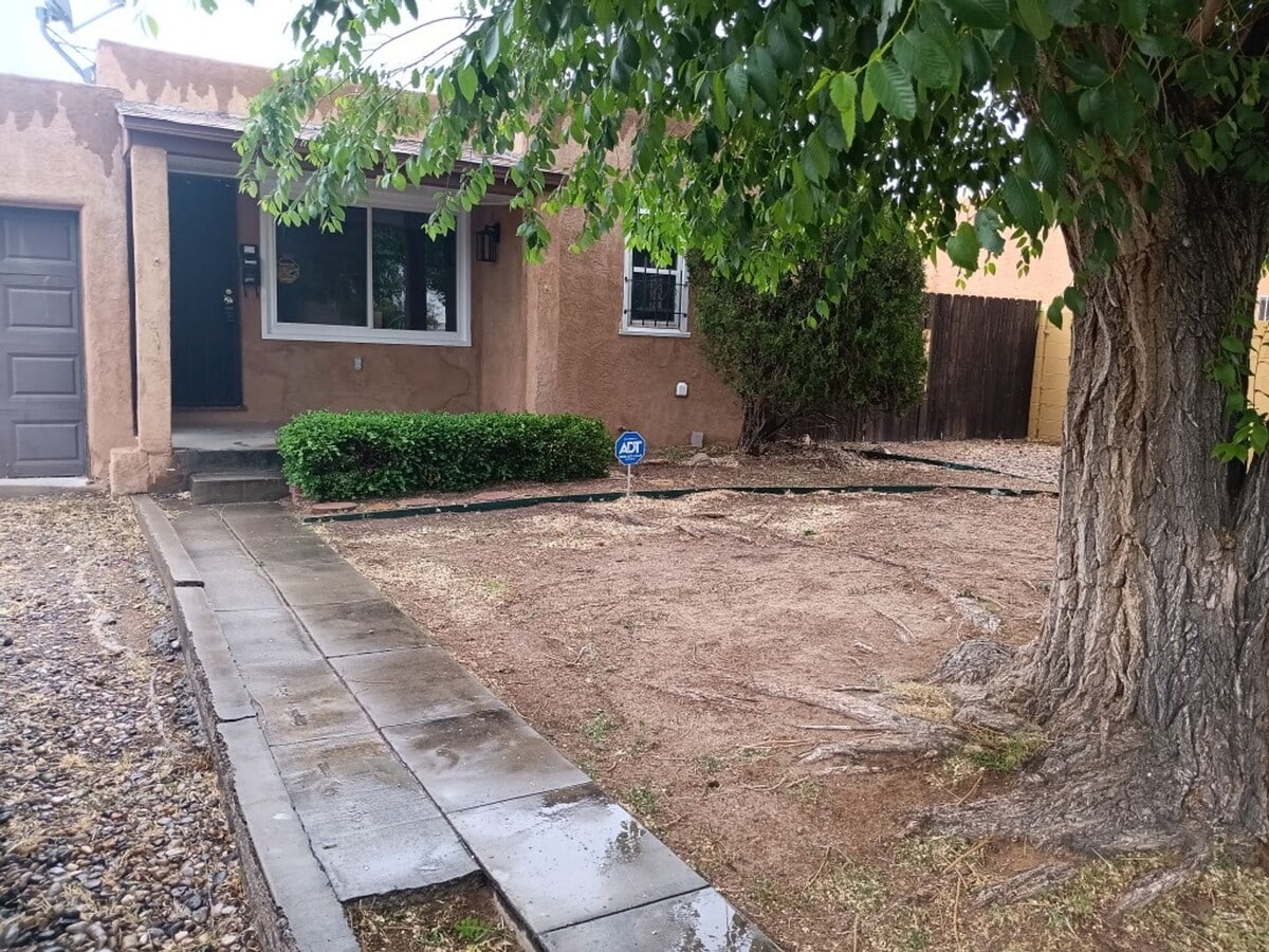 Cozy 2-Bedroom 1 Bathroom Home in NE ABQ! - Cozy 2-Bedroom 1 Bathroom Home in NE ABQ!