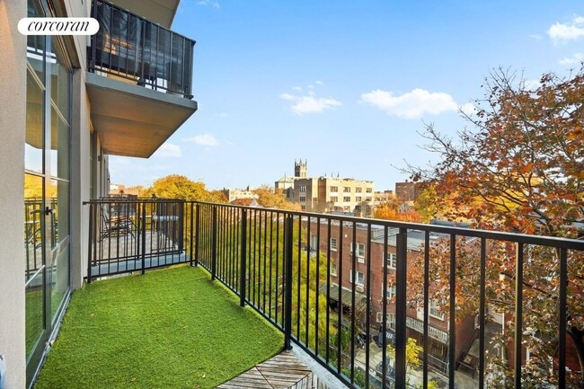 Building Photo - 264 Webster Ave