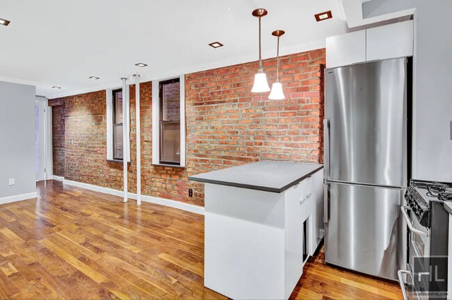 Building Photo - MULBERRY ST.