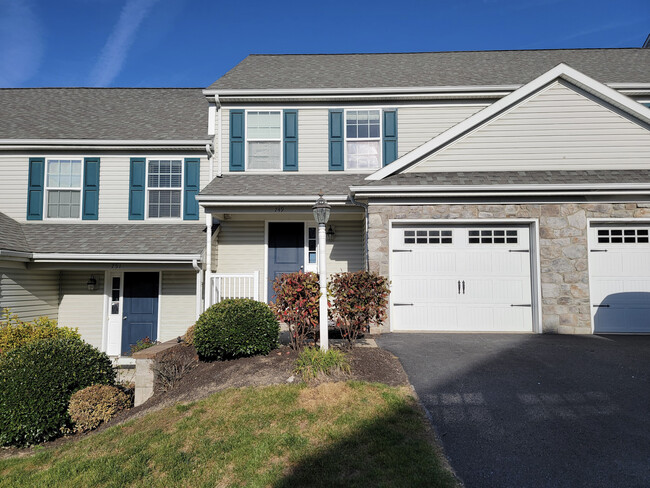 Photo - 749 Winding Ln Townhome