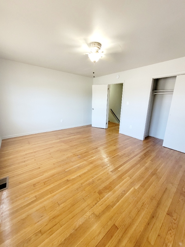 8 Bainbridge Ave