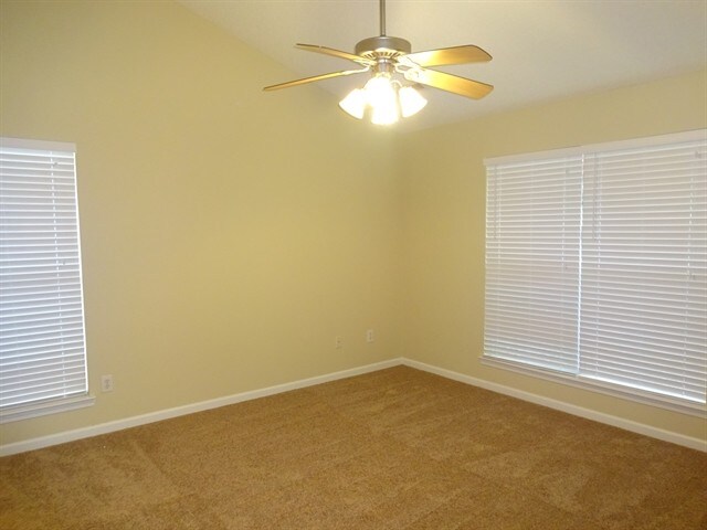 Photo - 204 Appleton Ln