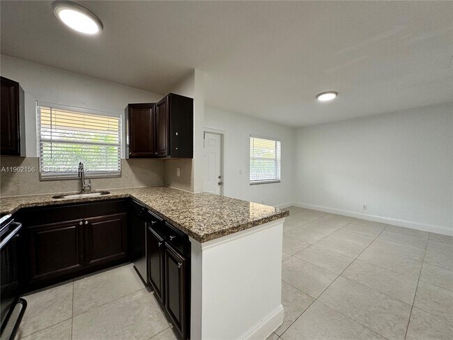 Photo - 2640 NE 8th Ave Unidad 15