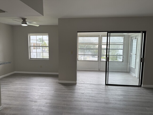 Sala de estar/Lanai - 22333 Edgewater Dr Unidad B4