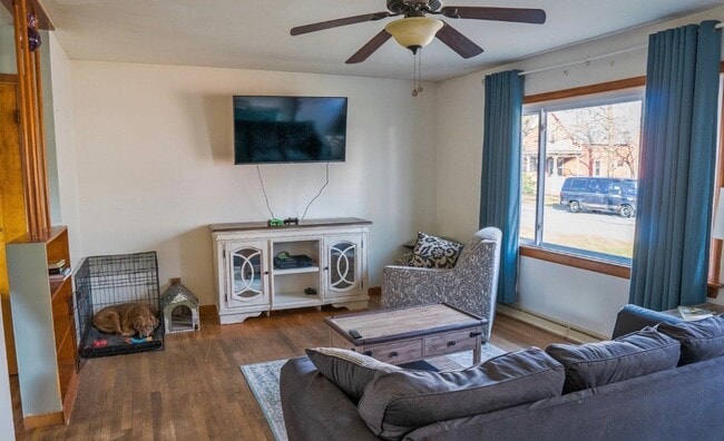 Photo - 709 Hoyt St