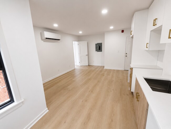 Photo - Beautiful newly renovated 1-bedroom available Unit 3F