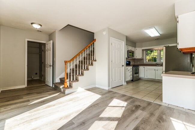 Photo - 213 Berkshire Dr