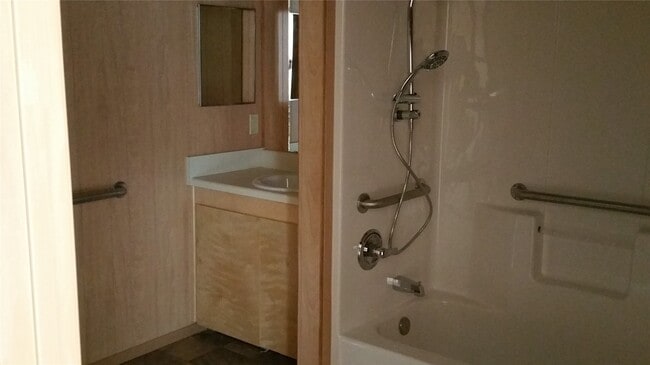 Photo - 1300 Courtland Rd