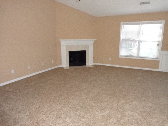 Photo - 725 Windsor Brook Ln