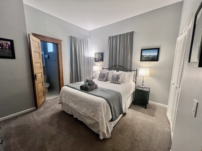 982 Myrtle St NE Unit 1