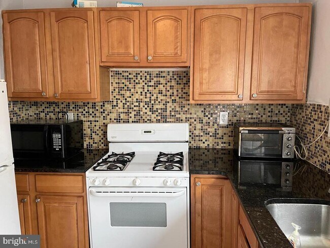 Photo - 2509 E Monmouth St