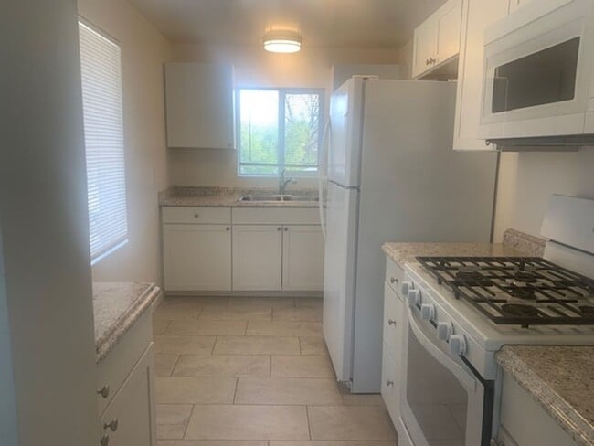 Photo - R8700A Unit B